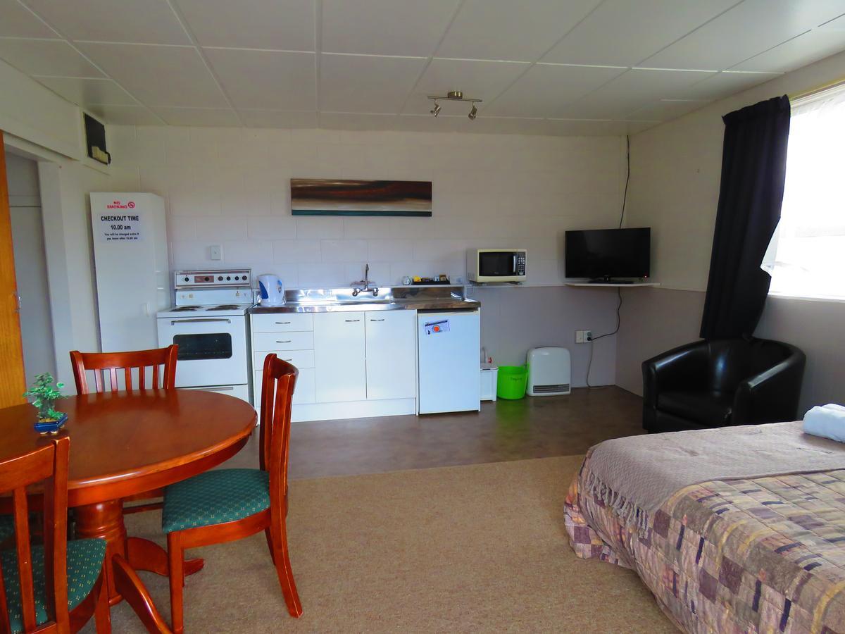 Opunake Motel And Backpackers Lodge Εξωτερικό φωτογραφία