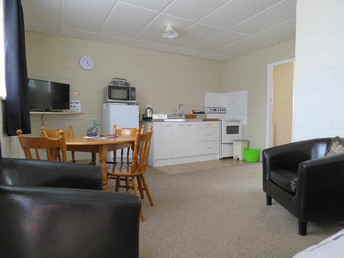Opunake Motel And Backpackers Lodge Δωμάτιο φωτογραφία