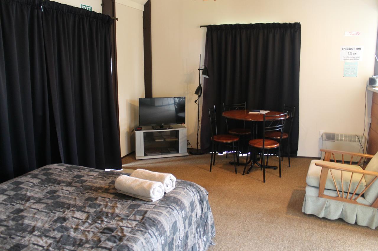 Opunake Motel And Backpackers Lodge Δωμάτιο φωτογραφία